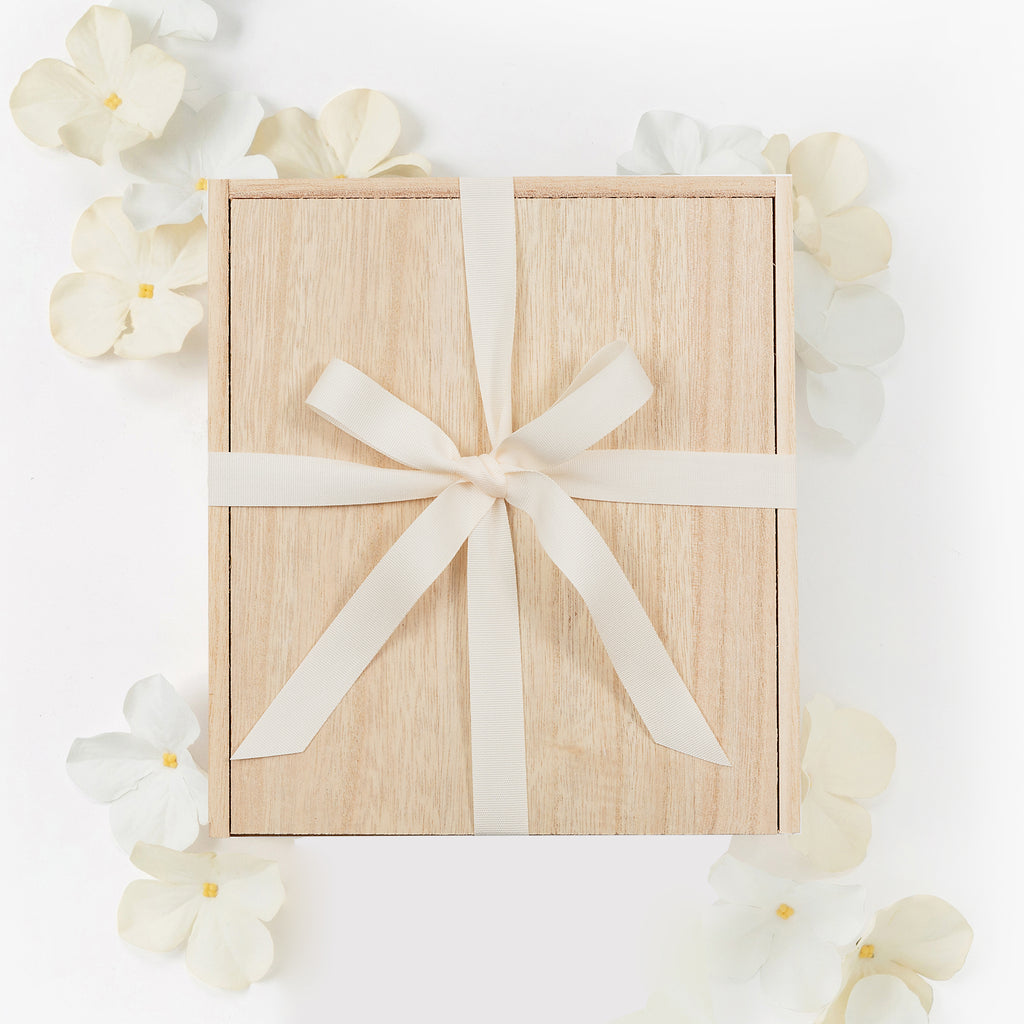 http://www.lovedandfoundbox.com/cdn/shop/files/loved-and-found-engagement-wooden-gift-box-vow-book_1024x1024.jpg?v=1698251162